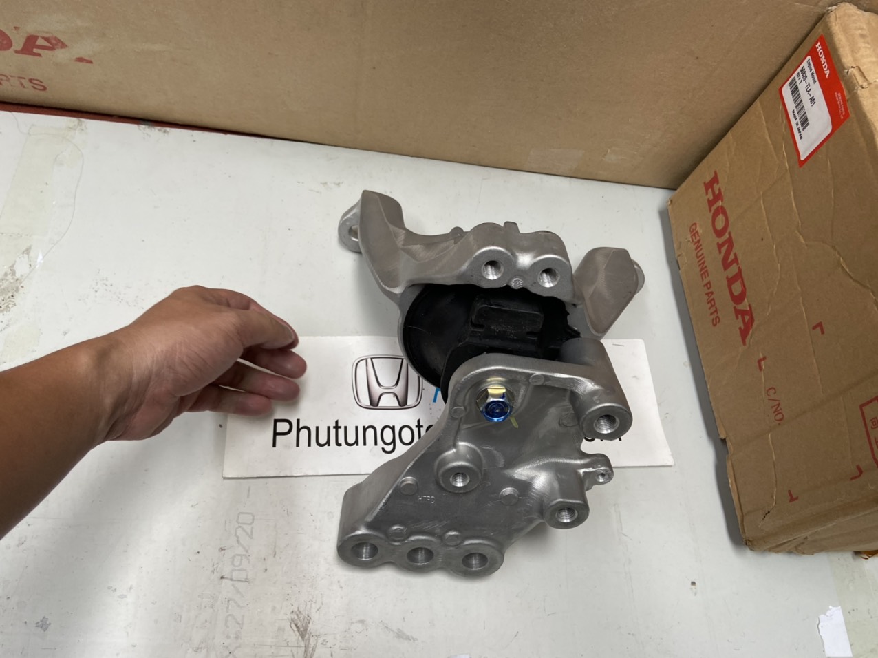 Chân máy bên phụ xe Honda CRV 2018-2022